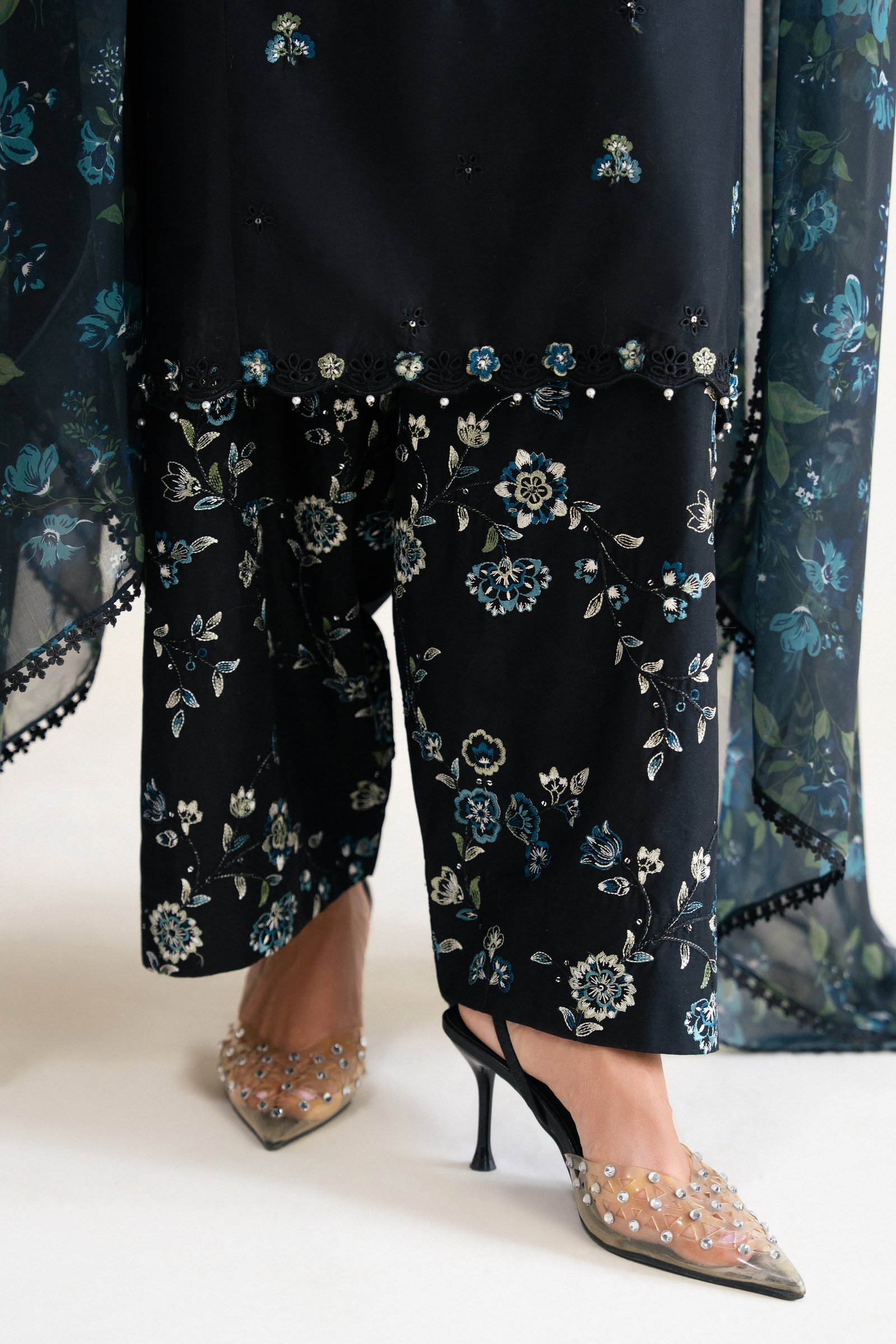Layali 3Pc - Festive Eid Pret BATIKSS26 BATIK XS / Black / Pima Lawn-S / Black / Pima Lawn-M / Black / Pima Lawn-L / Black / Pima Lawn-XL / Black / Pima Lawn