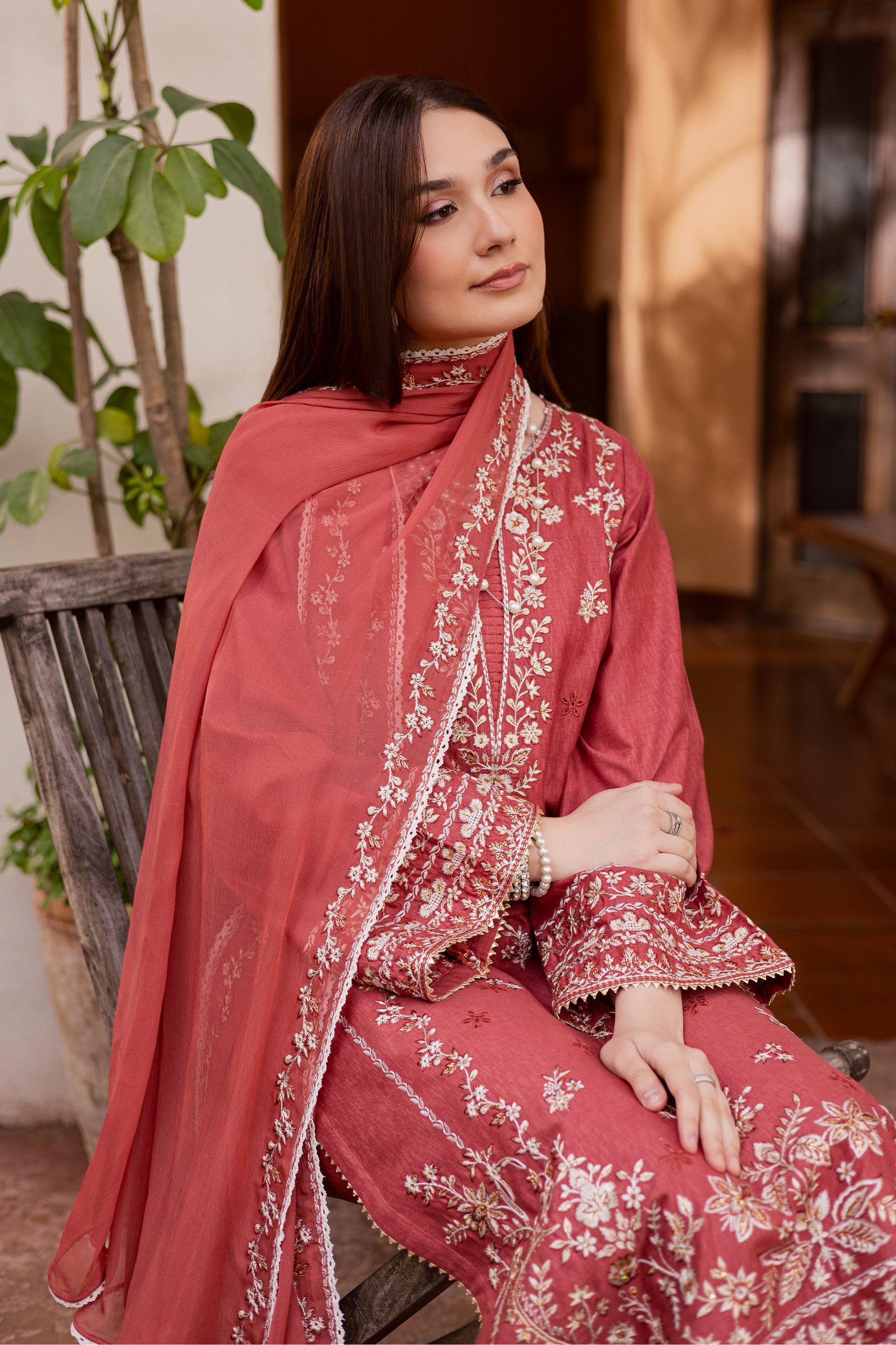  Red Carrot 3Pc - Embroidered Festive Pret BATIK WINTER PRET 2025  BATIK   XS / Carrot / Karandi-S / Carrot / Karandi-M / Carrot / Karandi-L / Carrot / Karandi-XL / Carrot / Karandi