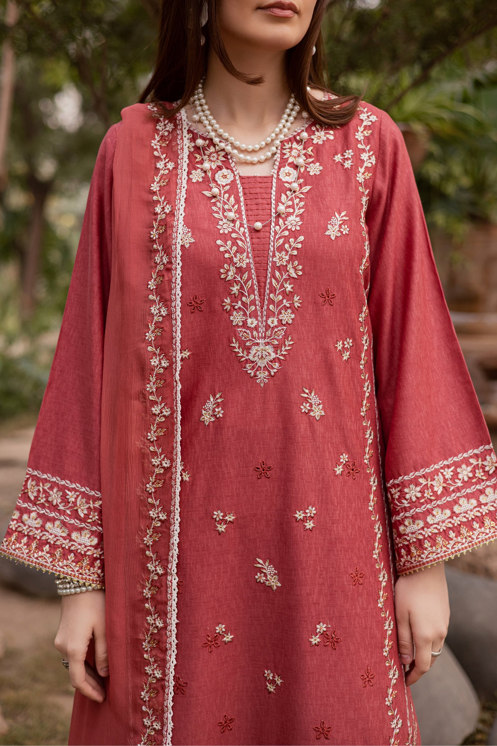 Red Carrot 3Pc - Embroidered Festive Pret BATIK WINTER PRET 2025 BATIK XS / Carrot / Karandi-S / Carrot / Karandi-M / Carrot / Karandi-L / Carrot / Karandi-XL / Carrot / Karandi