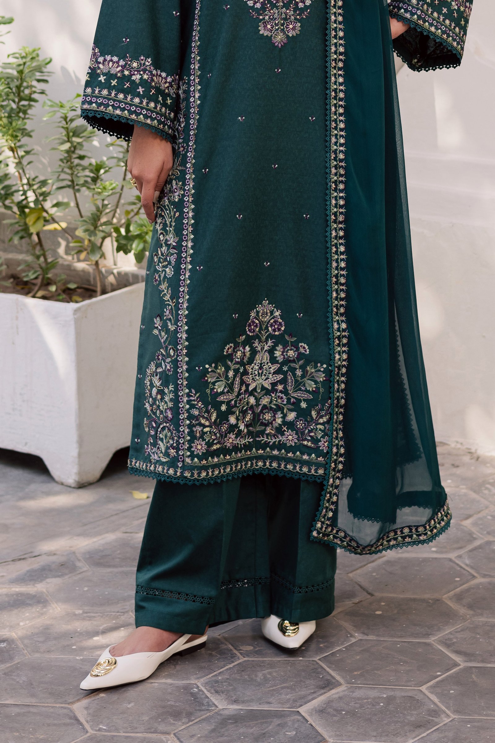  Safira 3Pc - Embroidered Karandi Dress BATIK WINTER PRET 2025  BATIK   XS / Bottle Green / Karandi-S / Bottle Green / Karandi-M / Bottle Green / Karandi-L / Bottle Green / Karandi-XL / Bottle Green / Karandi